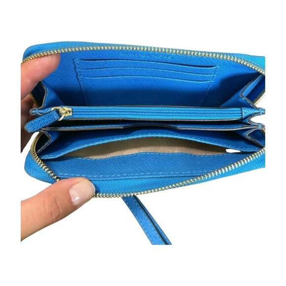 MICHAEL KORS BLUE TRAVEL SMARTPHONE WRISTLET - Picture 7 of 11